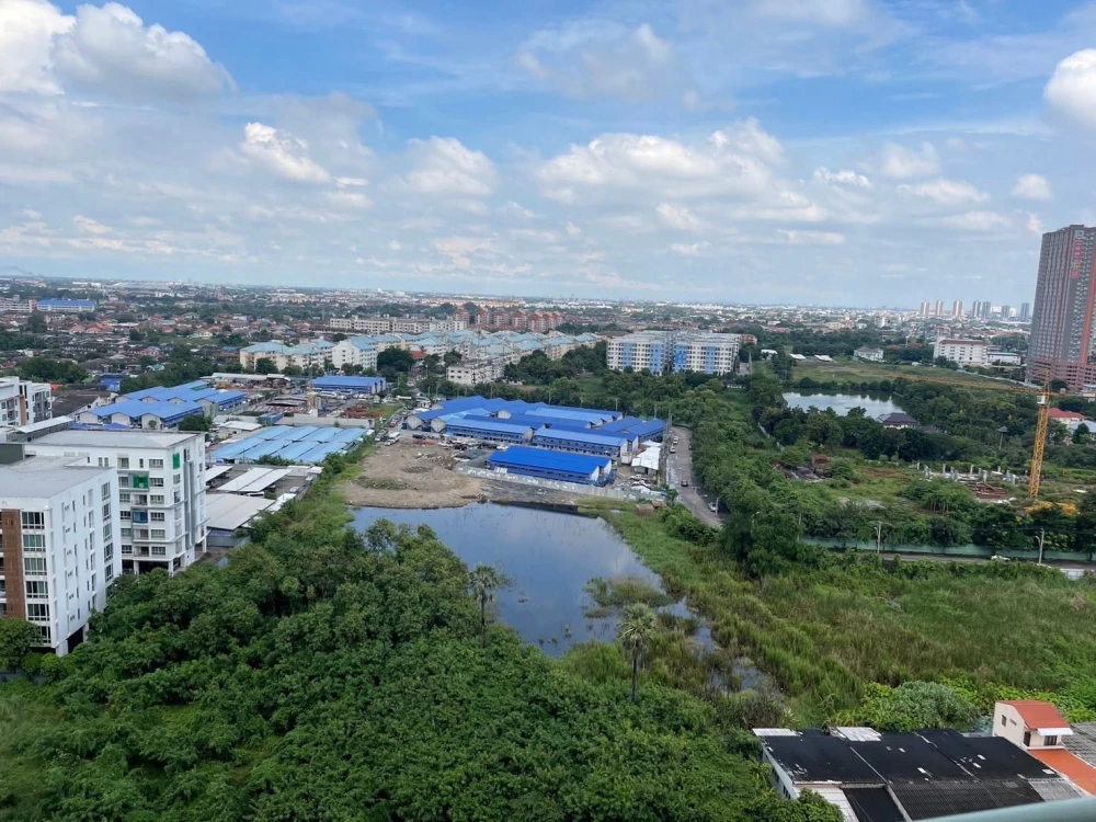 Selling a lovely condo at Lumpini Ville Chaengwatthana Pakkret. Fully furnished with beautiful wallpaper. Don't miss out!
