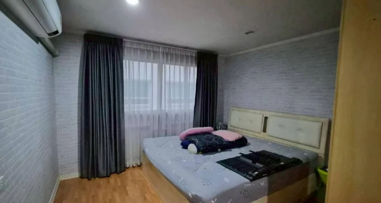 Selling a fully furnished, ready-to-move-in unit at Lumpini Ville Cultural Center, 5th floor. Interested? Book now!