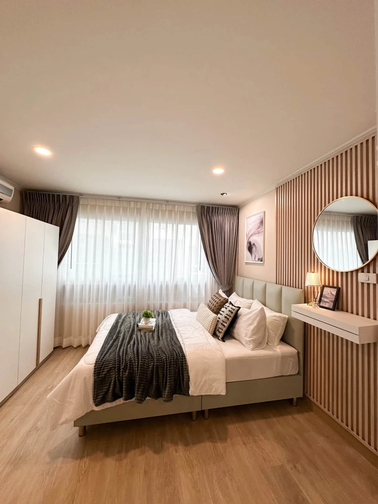 Selling Lumpini Ville Cultural Center. Beautifully decorated and very livable. Fully furnished! Book now before it's too late!