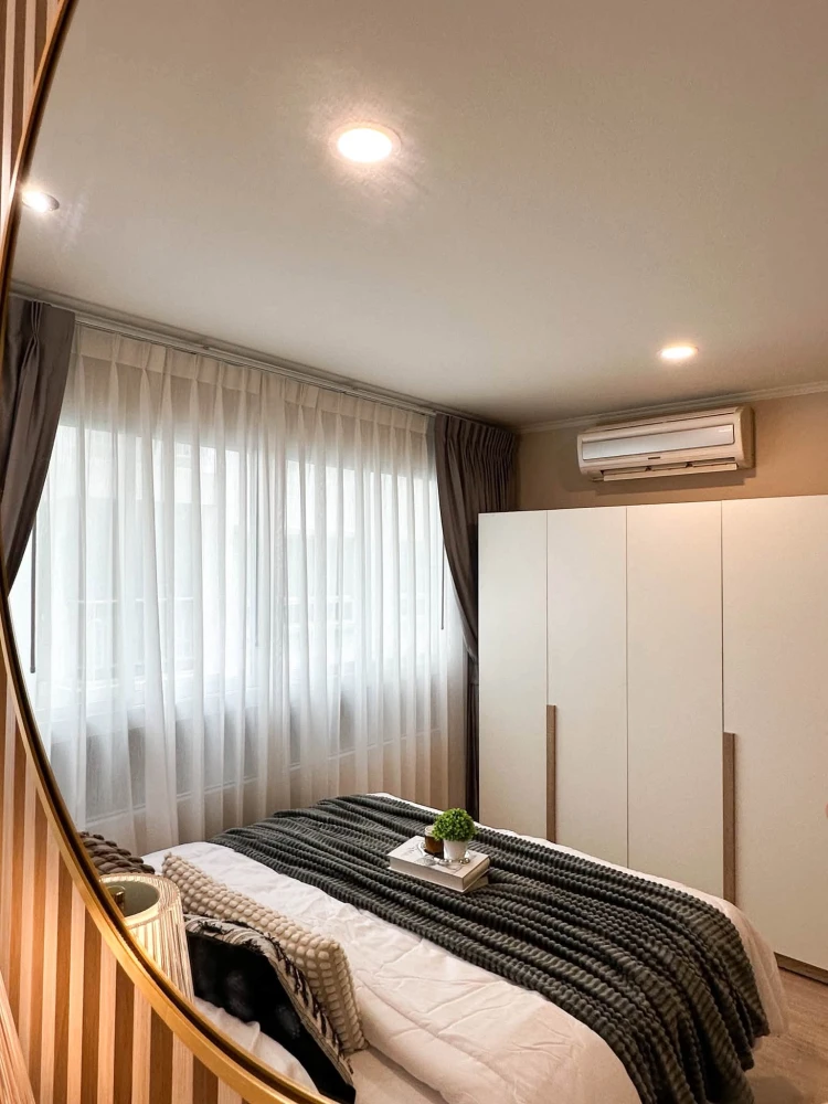 Selling Lumpini Ville Cultural Center. Beautifully decorated and very livable. Fully furnished! Book now before it's too late!