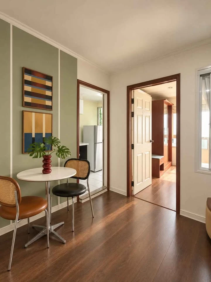 Selling a beautifully decorated unit at Lumpini Ville Cultural Center, featuring high-quality built-in furniture. Book now!