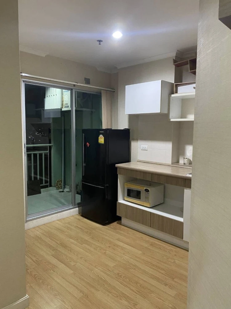 Selling 4 fully furnished, spacious and comfortable high-floor units at Lumpini Ville Latphrao-Chokchai. Book now!
