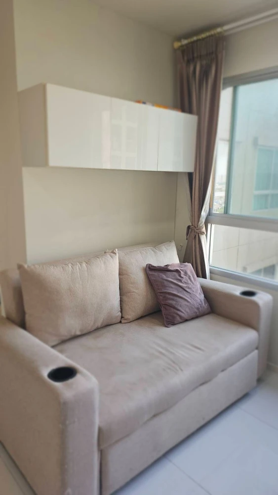 Selling a spacious, high-floor unit at Lumpini Ville Nakhon In Riverview. Book now!