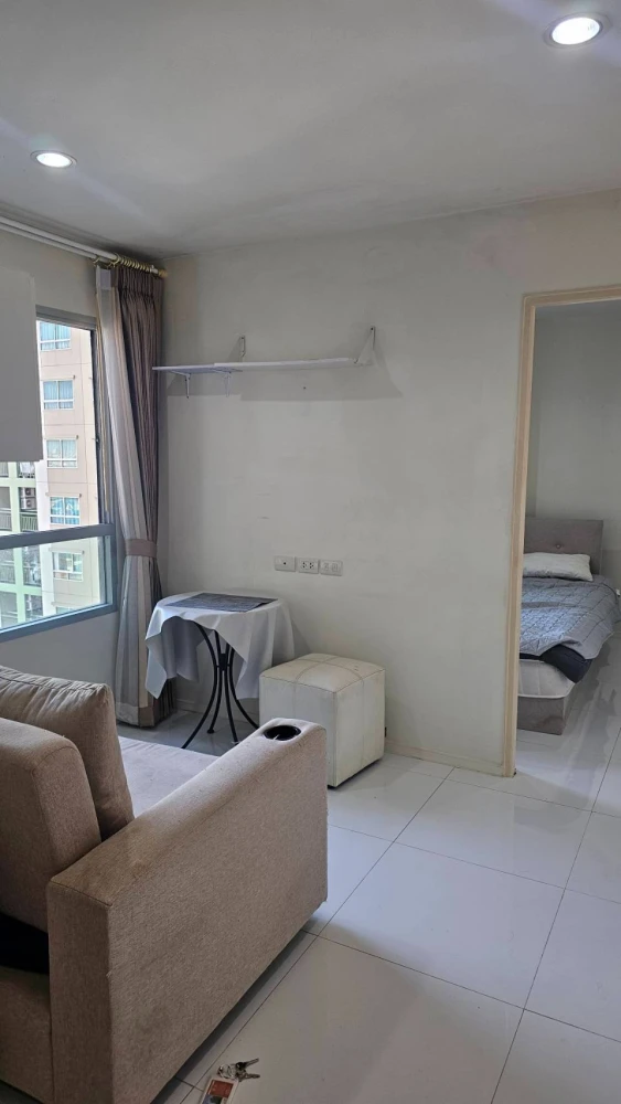 Selling a spacious, high-floor unit at Lumpini Ville Nakhon In Riverview. Book now!