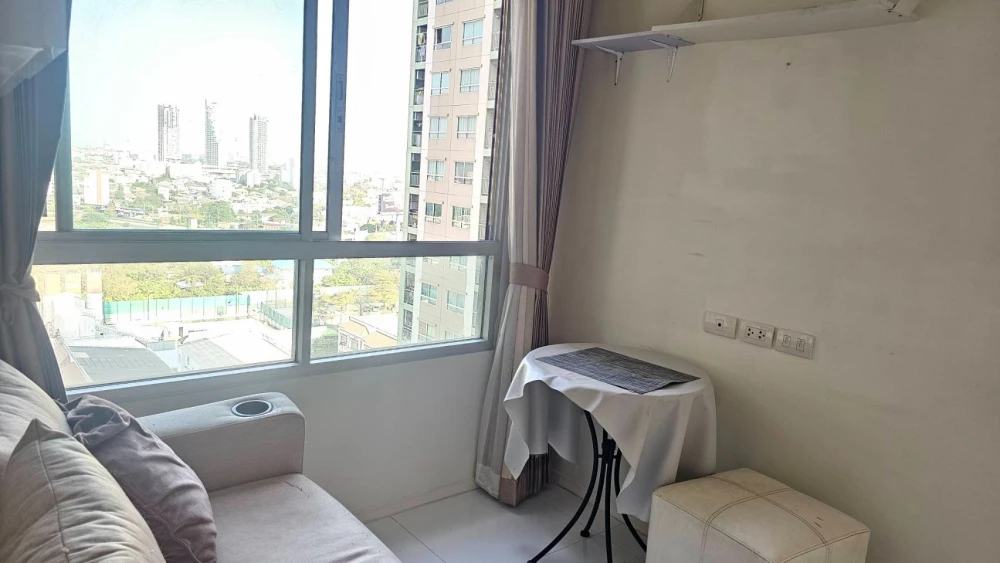 Selling a spacious, high-floor unit at Lumpini Ville Nakhon In Riverview. Book now!