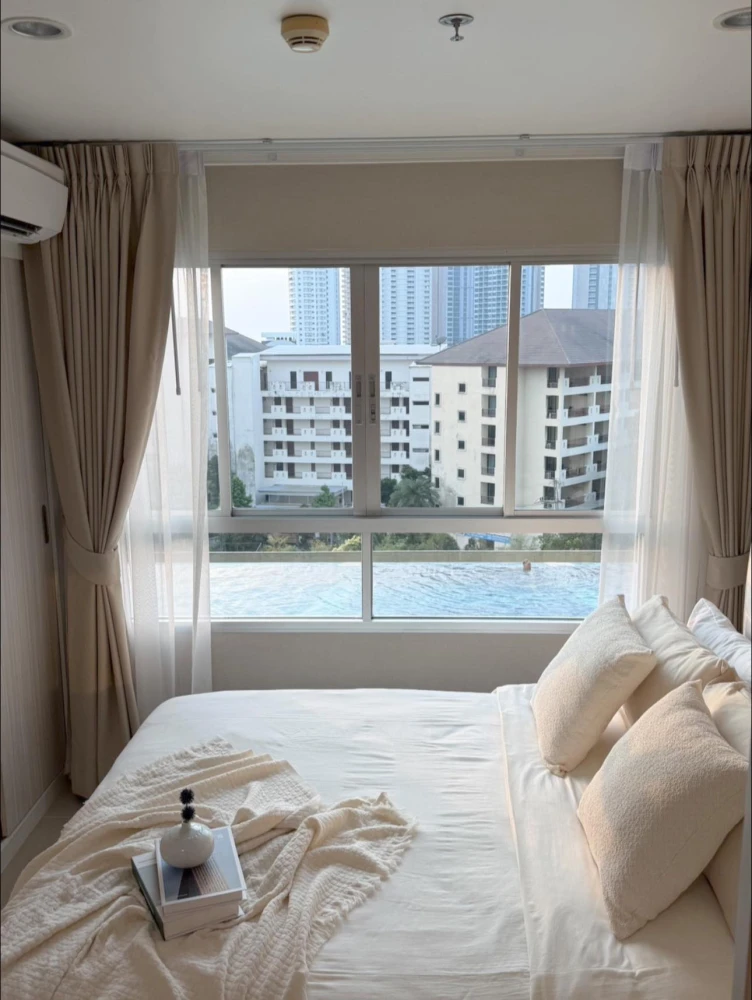 Selling a beautifully decorated Lumpini Ville Naklua - Wongamat unit with high-quality built-in furniture. Don't miss out!