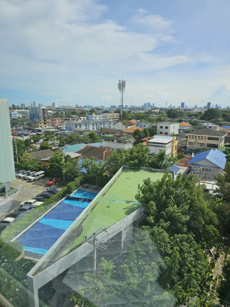 ขาย Lumpini Ville On Nut–Phatthanakan ห้องมุมให้ความเป็นส่วนตัว เฟอร์ครบ มองเห็นวิวสระว่ายน้ำ จองเลย