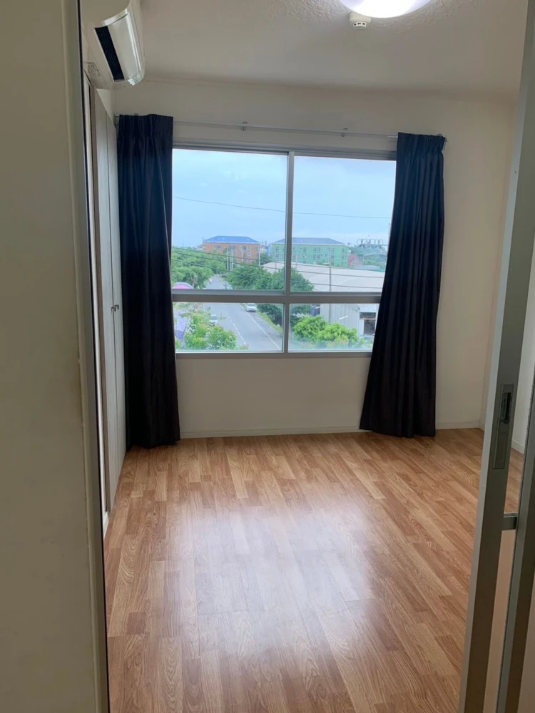 For sale: Lumpini Ville Onnut – Ladkrabang, 4th floor, empty room, good project, interested in owning, hurry and reserve now.