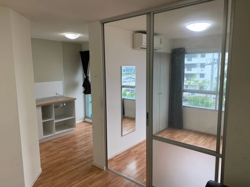 For sale: Lumpini Ville Onnut – Ladkrabang, 4th floor, empty room, good project, interested in owning, hurry and reserve now.