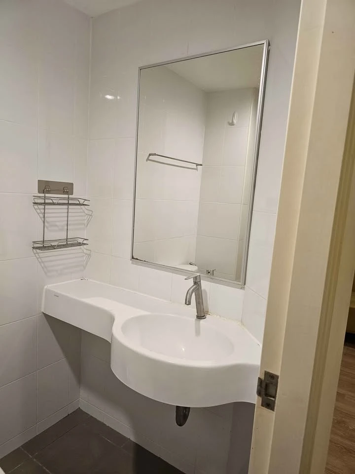 For sale Lumpini Ville On Nut 46, a nice room, good location, comes with complete furniture and appliances. Good like this, reserve now.