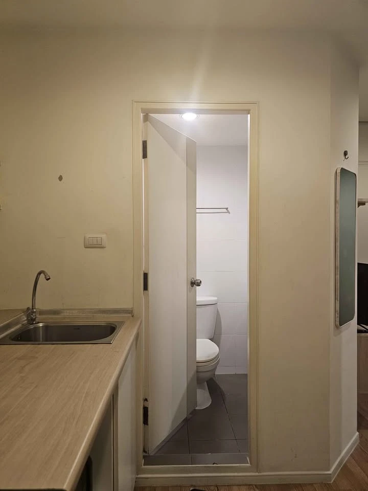 For sale Lumpini Ville On Nut 46, a nice room, good location, comes with complete furniture and appliances. Good like this, reserve now.