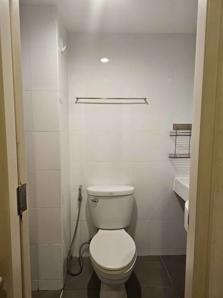 For sale Lumpini Ville On Nut 46, a nice room, good location, comes with complete furniture and appliances. Good like this, reserve now.
