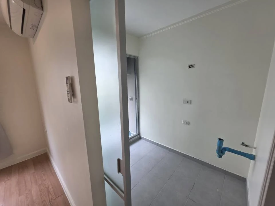 Selling Lumpini Ville Pattanakarn New Phetchaburi, unfurnished unit with spacious living area and complete amenities. Book now!
