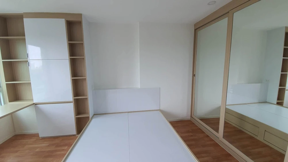 Selling a Lumpini Ville Pattanakarn-Srinakarin condo, 9th floor, with high-quality built-in furniture. You'll regret missing this opportunity!