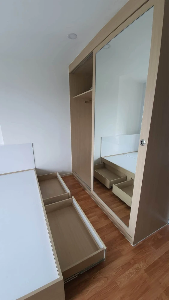 Selling a Lumpini Ville Pattanakarn-Srinakarin condo, 9th floor, with high-quality built-in furniture. You'll regret missing this opportunity!