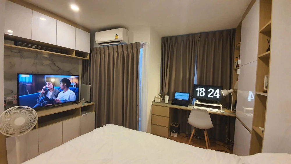 Selling a Lumpini Ville Pattanakarn-Srinakarin condo, 9th floor, with high-quality built-in furniture. You'll regret missing this opportunity!