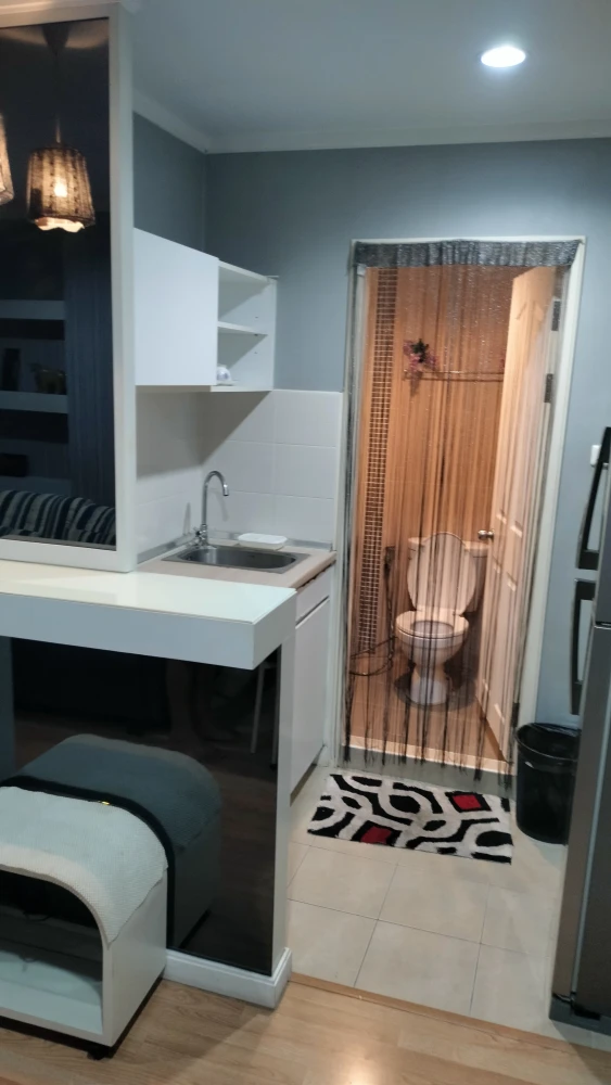 For sale Lumpini Ville Phibulsongkhram-Rivervie, front room on the 22nd floor, view of the Chao Phraya River, wall with wallpaper and built-in bar cou