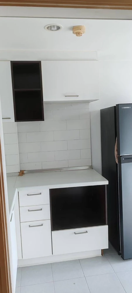 Selling a great-living unit at Lumpini Ville Ramkamhaeng 26. Fully furnished with appliances. Don't miss out!