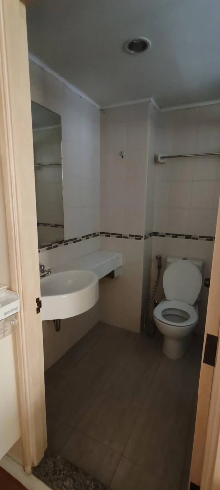 Selling a great-living unit at Lumpini Ville Ramkamhaeng 26. Fully furnished with appliances. Don't miss out!