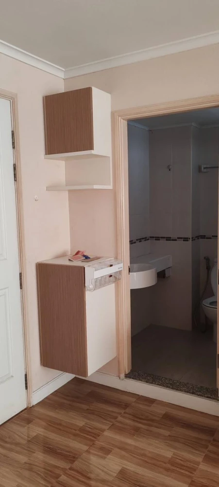 Selling a great-living unit at Lumpini Ville Ramkamhaeng 26. Fully furnished with appliances. Don't miss out!