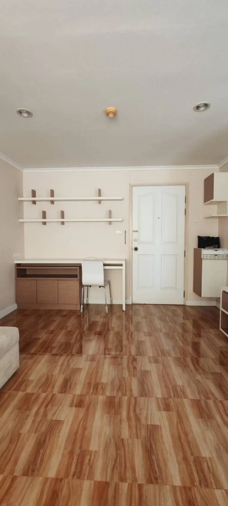 Selling a great-living unit at Lumpini Ville Ramkamhaeng 26. Fully furnished with appliances. Don't miss out!