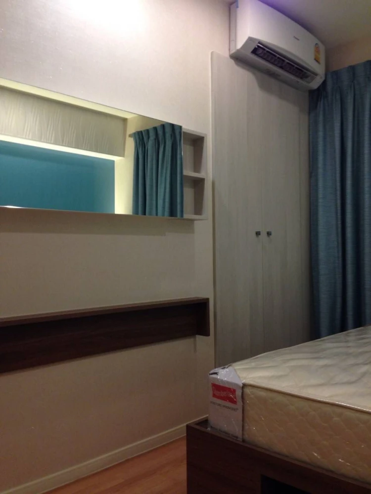Selling Lumpini Ville Ramkhamhaeng 60/2, corner unit. High privacy, balcony not adjacent to other units, good breeze, not hot in the afternoon. Book q