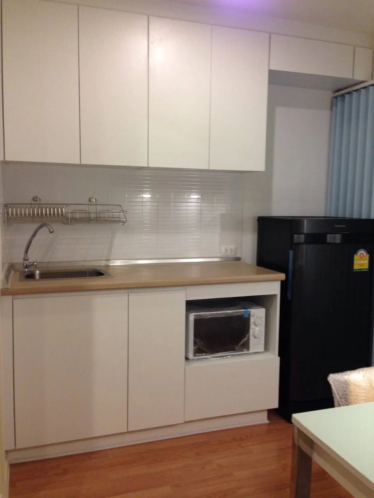 Selling Lumpini Ville Ramkhamhaeng 60/2, corner unit. High privacy, balcony not adjacent to other units, good breeze, not hot in the afternoon. Book q
