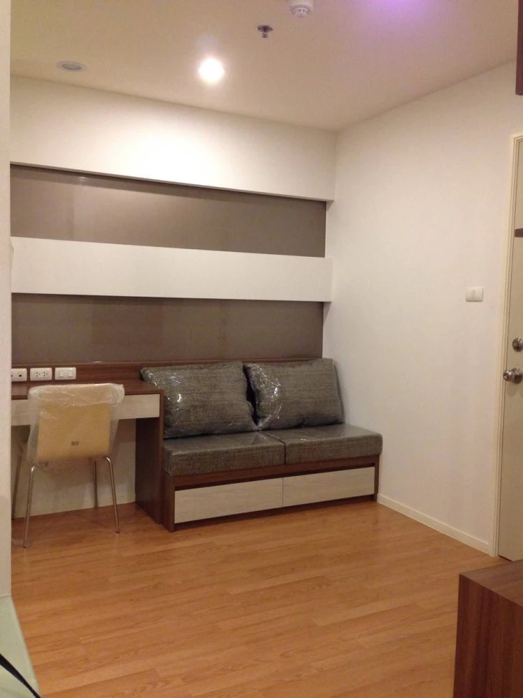 Selling Lumpini Ville Ramkhamhaeng 60/2, corner unit. High privacy, balcony not adjacent to other units, good breeze, not hot in the afternoon. Book q