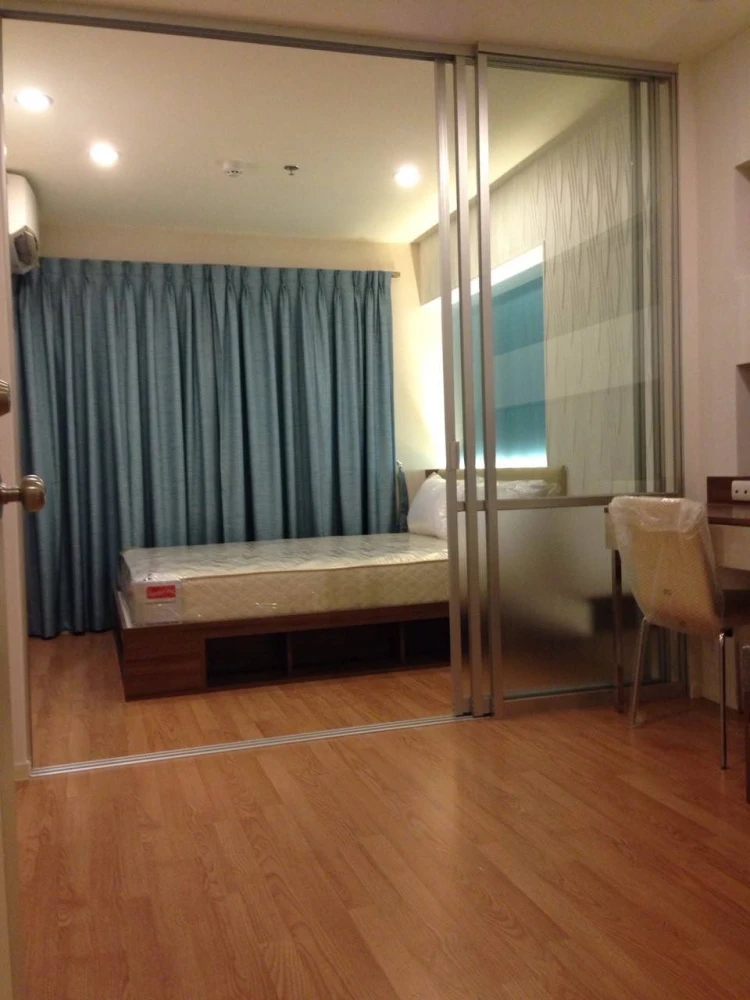 Selling Lumpini Ville Ramkhamhaeng 60/2, corner unit. High privacy, balcony not adjacent to other units, good breeze, not hot in the afternoon. Book q