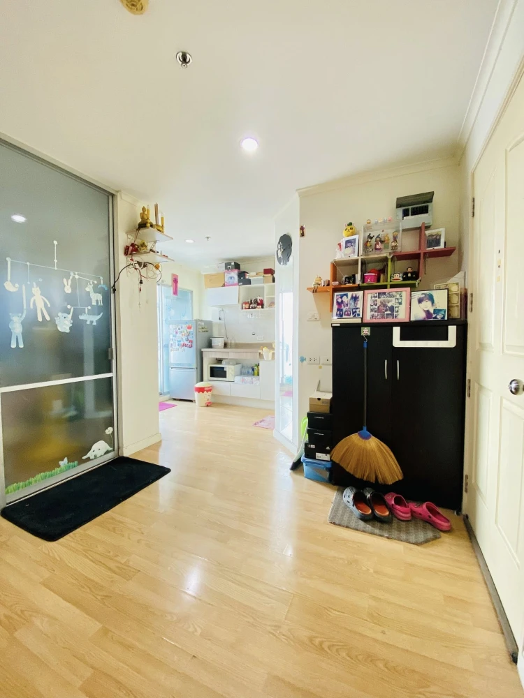 Selling a high-floor unit at Lumpini Ville Ratburana-Riverview. The unit is unfurnished but has a beautiful view. Book now!