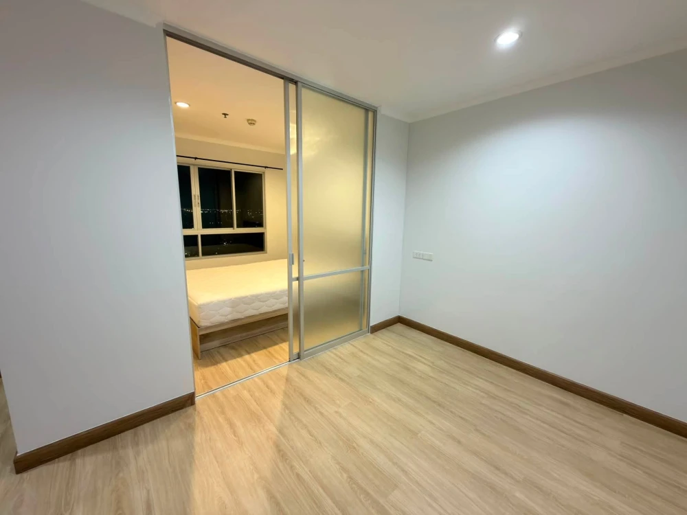 Selling a lovely condo at Lumpini Ville Ratburana-Riverview. Fully furnished with beautiful river views. Book now!