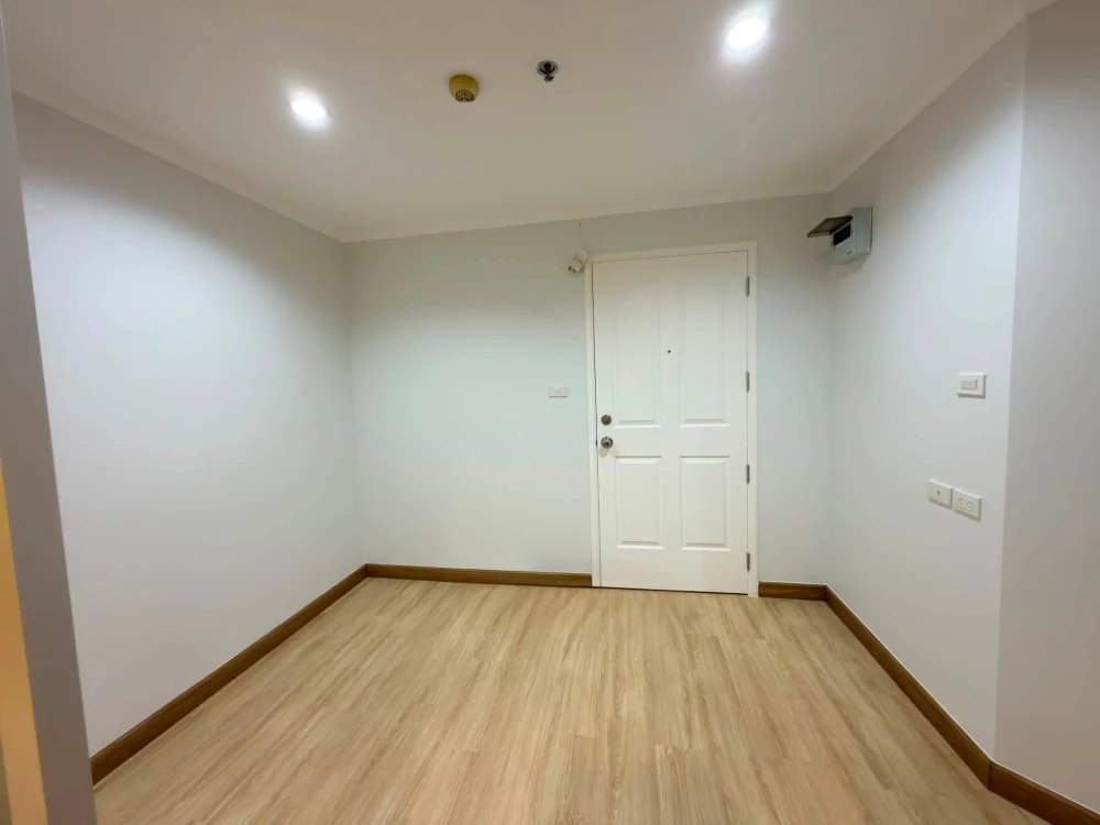 Selling a lovely condo at Lumpini Ville Ratburana-Riverview. Fully furnished with beautiful river views. Book now!