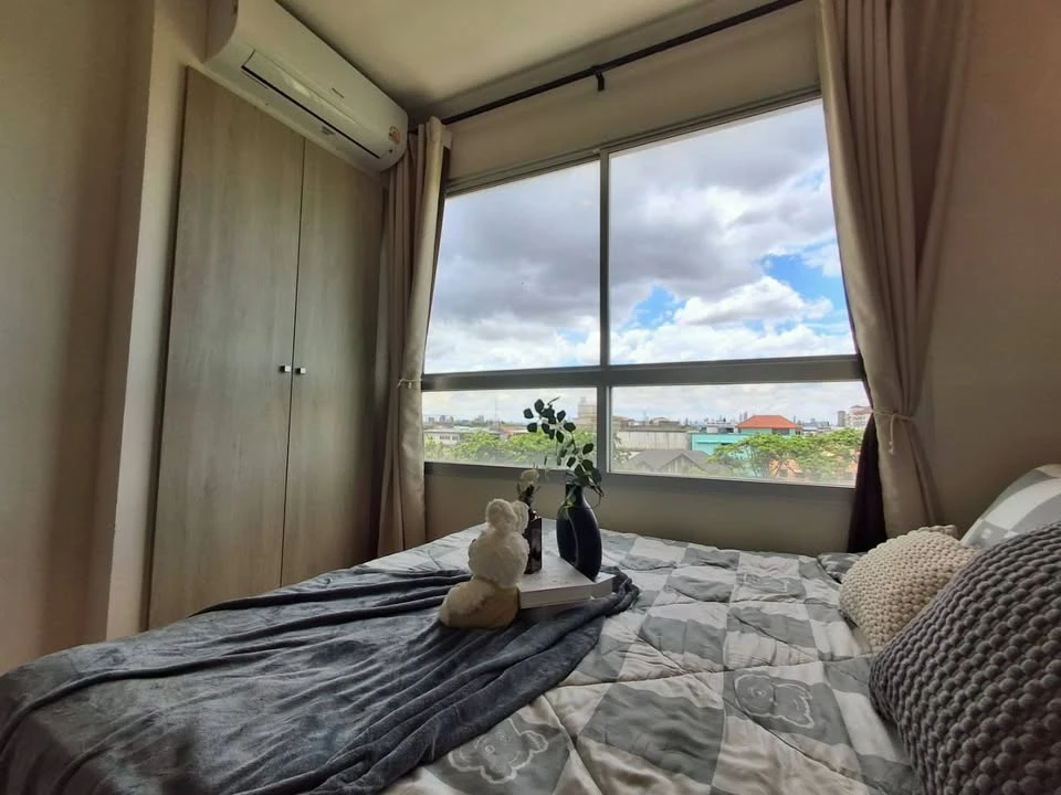 Selling a corner unit at Lumpini Ville Ratchaphruek-Bangwaek. Quiet area, great location, complete amenities. Book now!