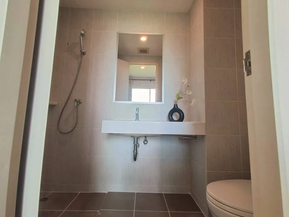 Selling a corner unit at Lumpini Ville Ratchaphruek-Bangwaek. Quiet area, great location, complete amenities. Book now!