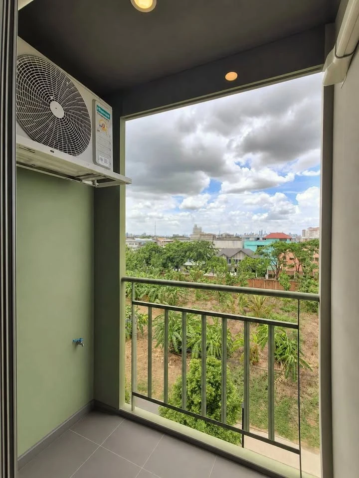 Selling a corner unit at Lumpini Ville Ratchaphruek-Bangwaek. Quiet area, great location, complete amenities. Book now!