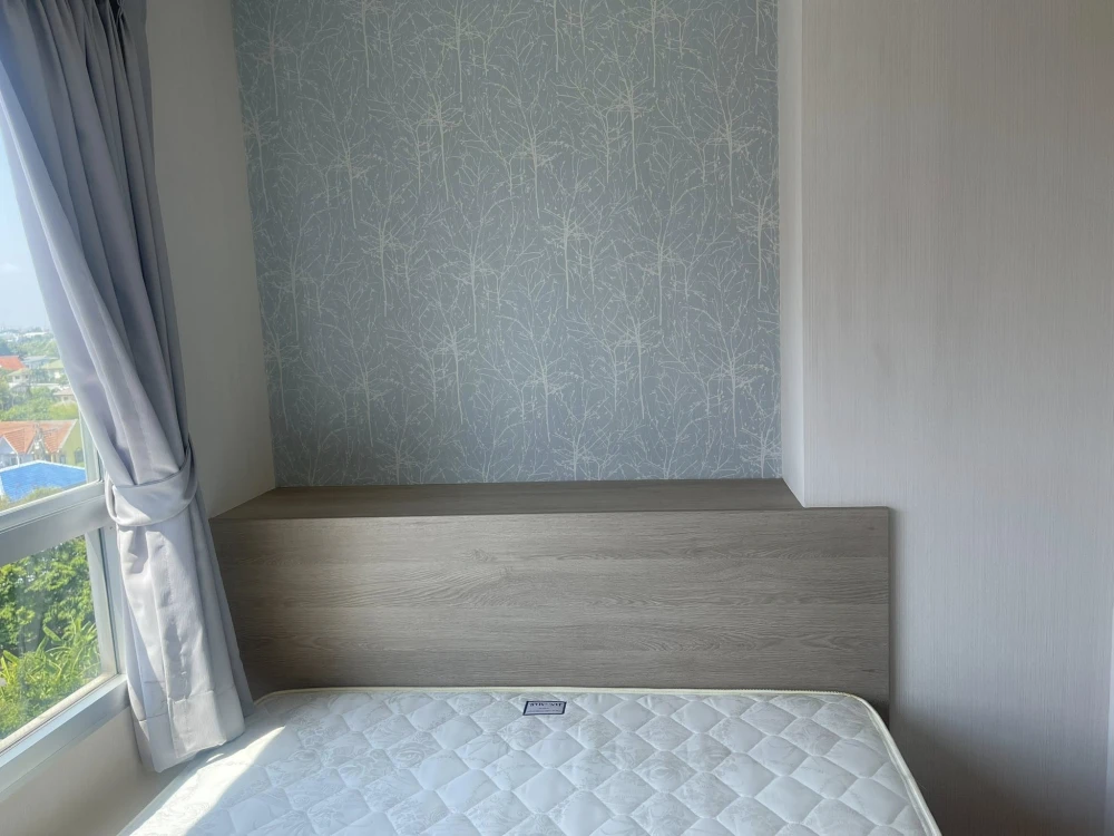 Selling a corner unit at Lumpini Ville Ratchaphruek-Bangwaek, offering privacy. Features high-quality wallpaper and is fully furnished. Don't miss out