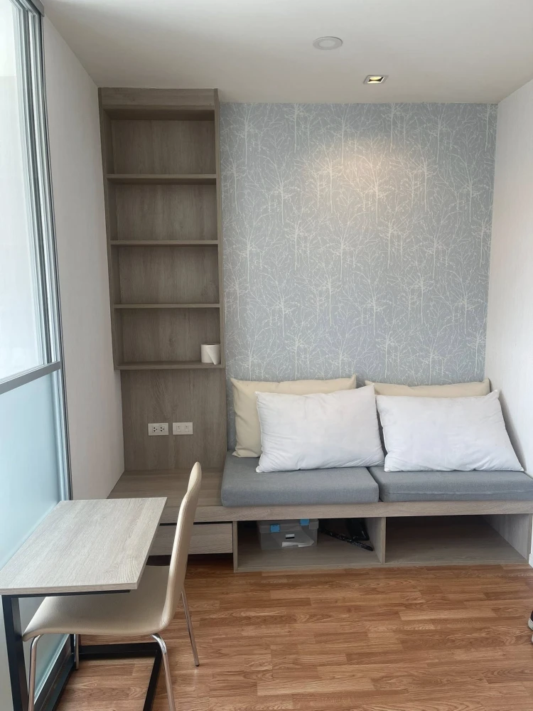 Selling a corner unit at Lumpini Ville Ratchaphruek-Bangwaek, offering privacy. Features high-quality wallpaper and is fully furnished. Don't miss out