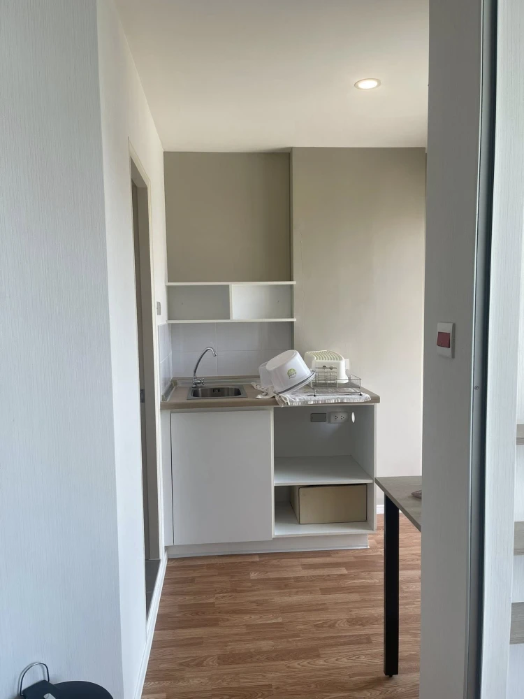 Selling a corner unit at Lumpini Ville Ratchaphruek-Bangwaek, offering privacy. Features high-quality wallpaper and is fully furnished. Don't miss out