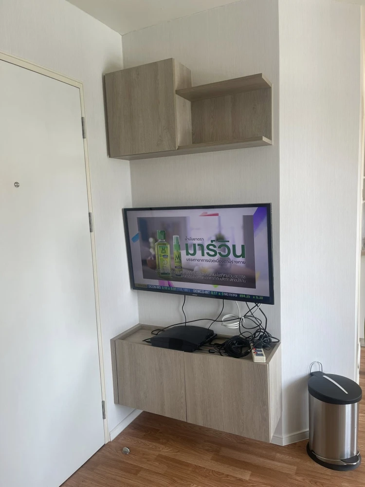 Selling a corner unit at Lumpini Ville Ratchaphruek-Bangwaek, offering privacy. Features high-quality wallpaper and is fully furnished. Don't miss out
