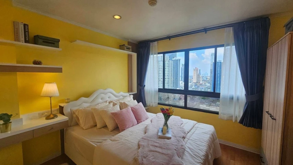 Selling Lumpini Ville Sukhumvit 77, 1 bedroom, 1 bathroom, fully furnished, beautifully decorated with a consistent color scheme. Book now!