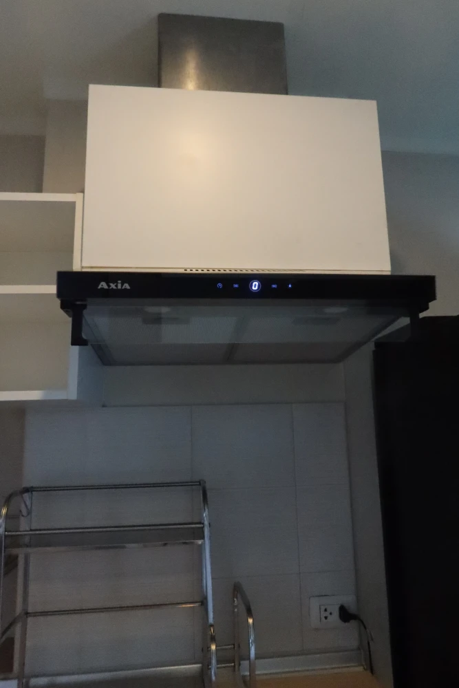 Selling a fully furnished 10th-floor unit at Lumpini Ville Sukhumvit 77. Book now! (Limited time offer!)