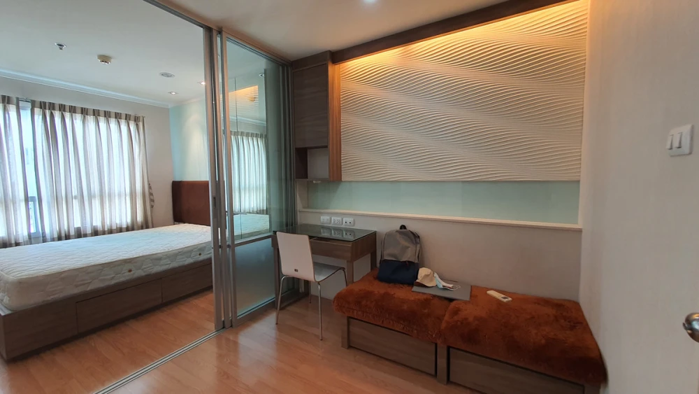 Selling a fully furnished 10th-floor unit at Lumpini Ville Sukhumvit 77. Book now! (Limited time offer!)