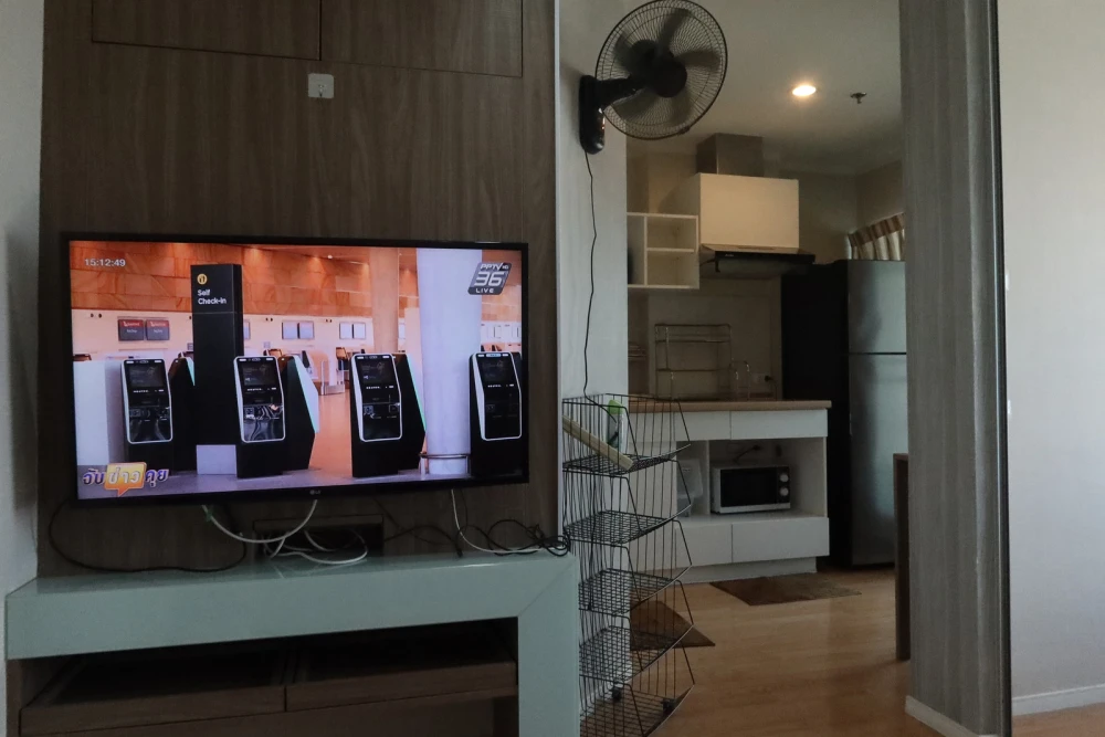 Selling a fully furnished 10th-floor unit at Lumpini Ville Sukhumvit 77. Book now! (Limited time offer!)