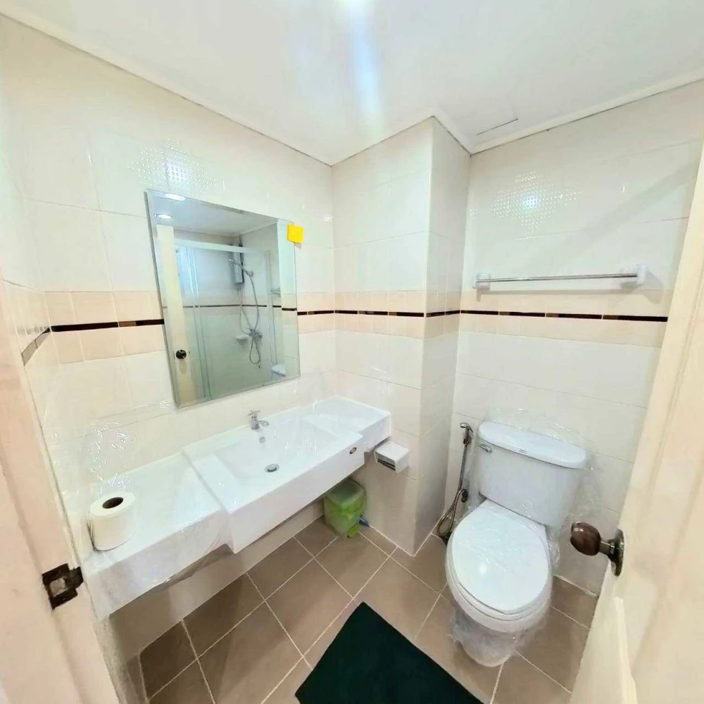 For Sale: Lumpini Ville Sukhumvit 77, 17th floor. Pleasant unit, great price—reserve it now!