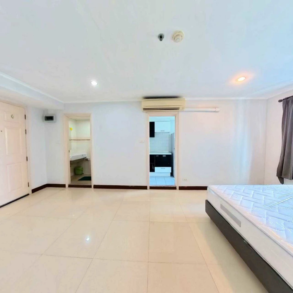 For Sale: Lumpini Ville Sukhumvit 77, 17th floor. Pleasant unit, great price—reserve it now!