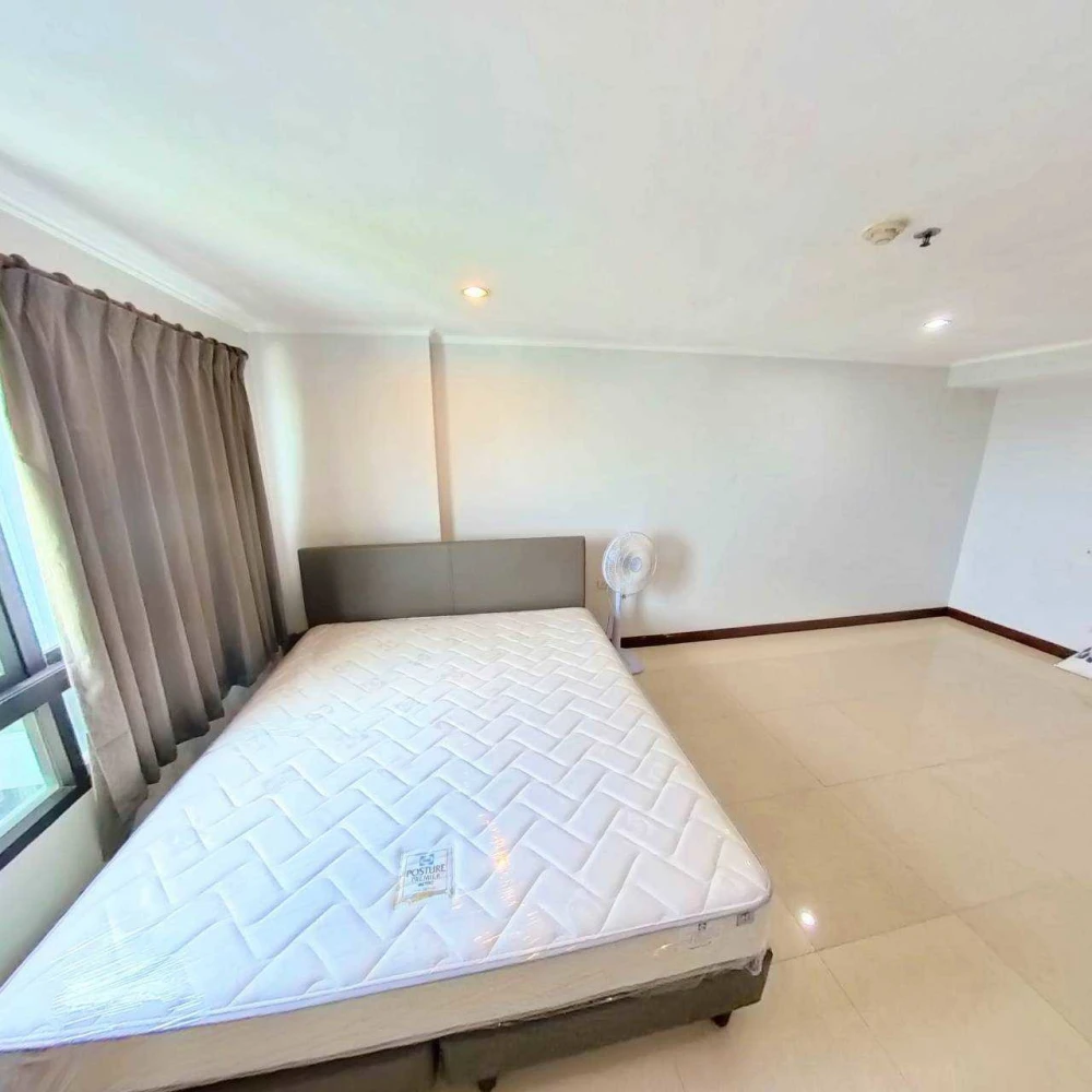 For Sale: Lumpini Ville Sukhumvit 77, 17th floor. Pleasant unit, great price—reserve it now!