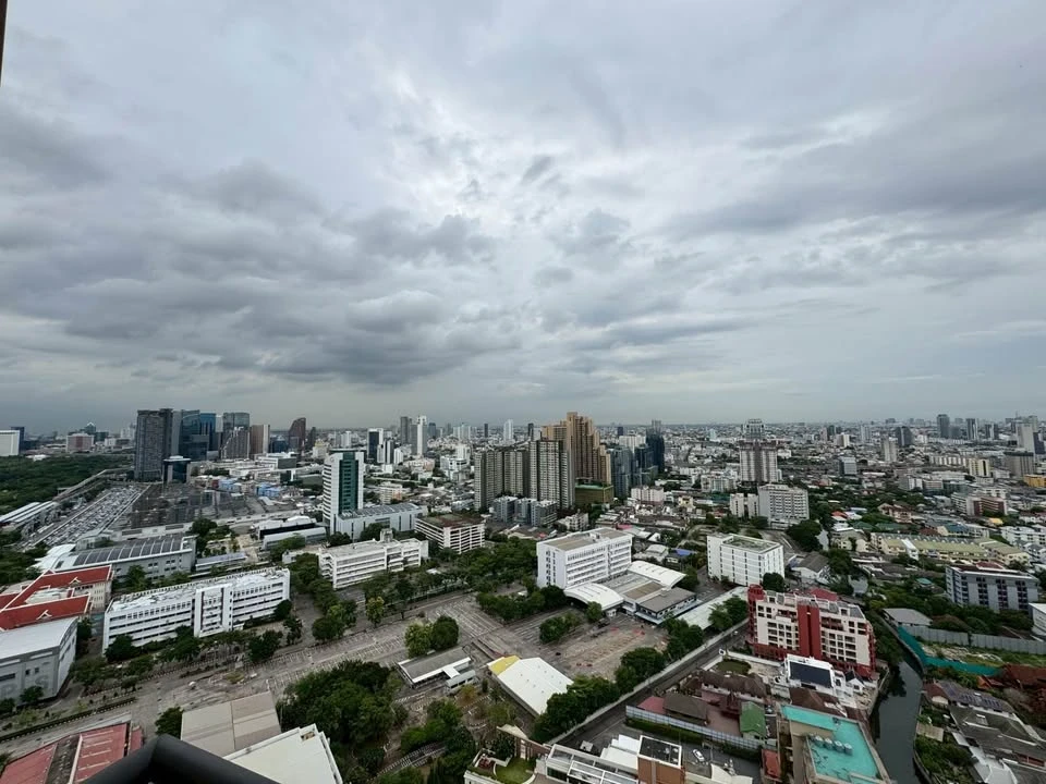For sale:rent M Jatujak, 32nd floor, very high, beautiful view, good atmosphere, ready to move in!