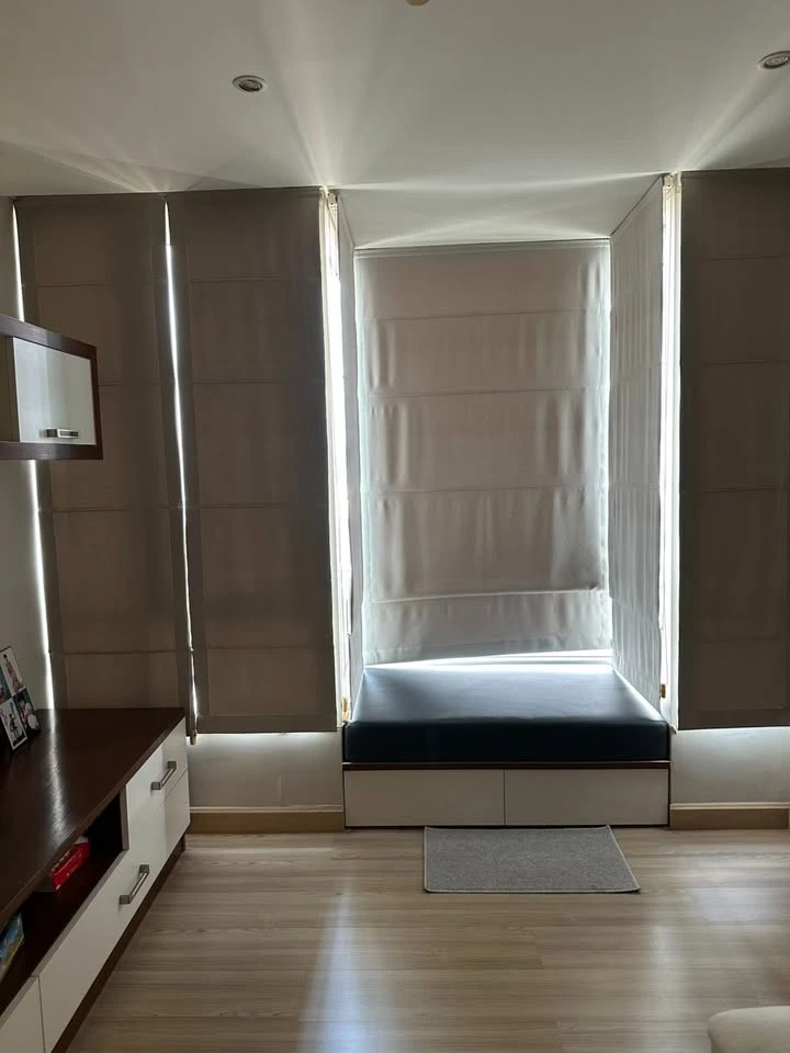 For sale: M Society Condominium, 2 bedrooms, 1 bathroom, 22nd floor, highest floor, fully furnished, don't miss out.