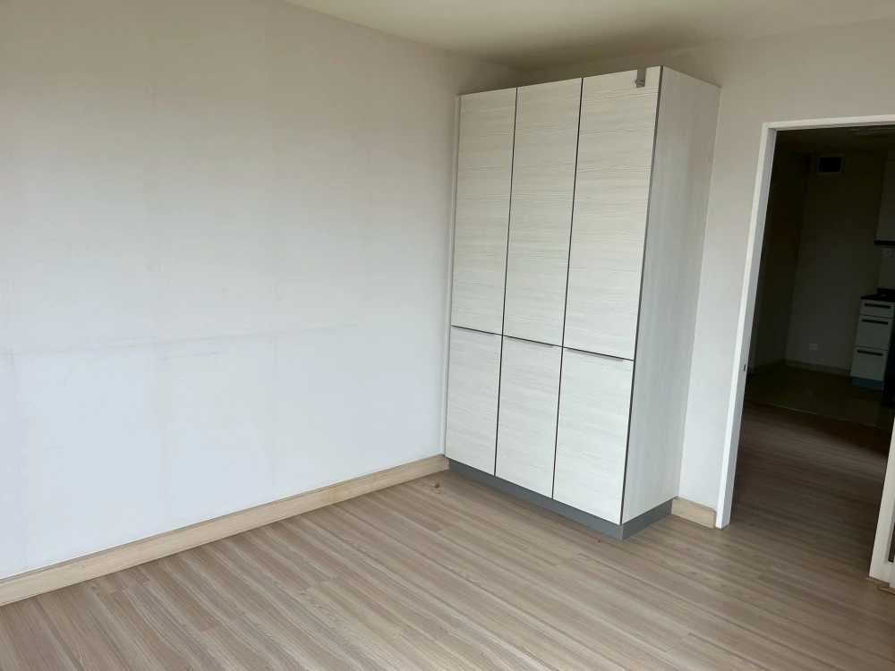 For sale: M Society Condominium, spacious room, lots of usable space, good location. If you're slow, you'll miss out.