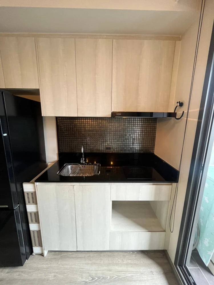 Maestro 19 for sale, 6th floor. A beautiful, inviting unit that comes fully furnished. Book now!